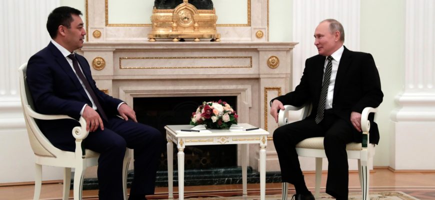 Владимир Путин принял Президента Киргизии в Кремле