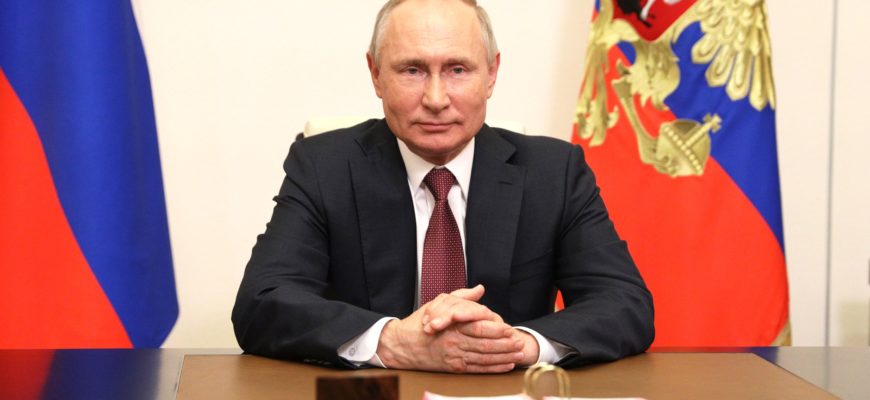 Путин присвоил почетное звания Городам трудовой доблести