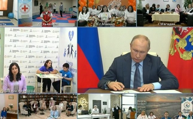Путин пообещал выдавать соцработникам государственные награды