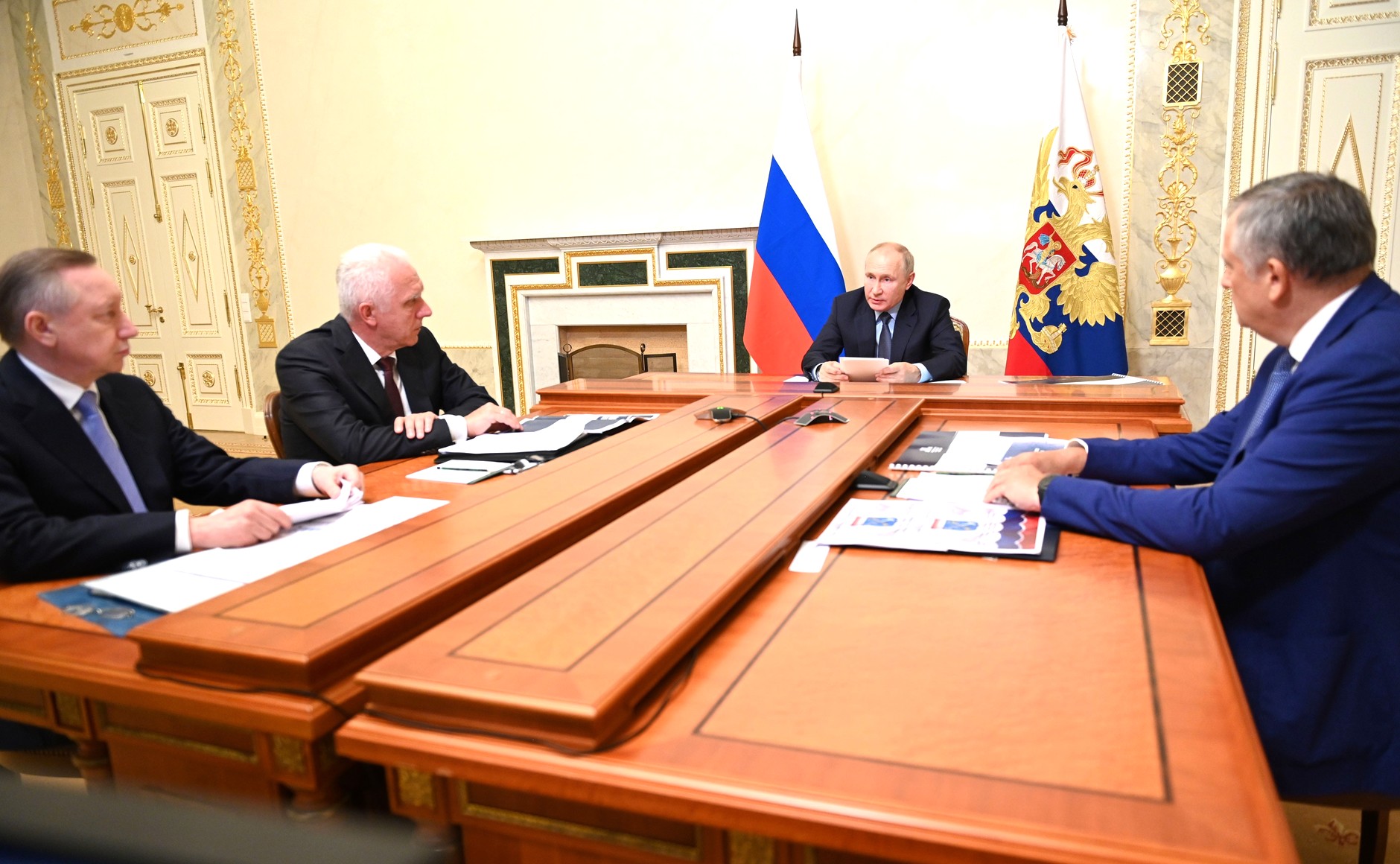 Путин обсудил развитие транспортной инфраструктуры в Санкт-Петербурге и Ленинградской области