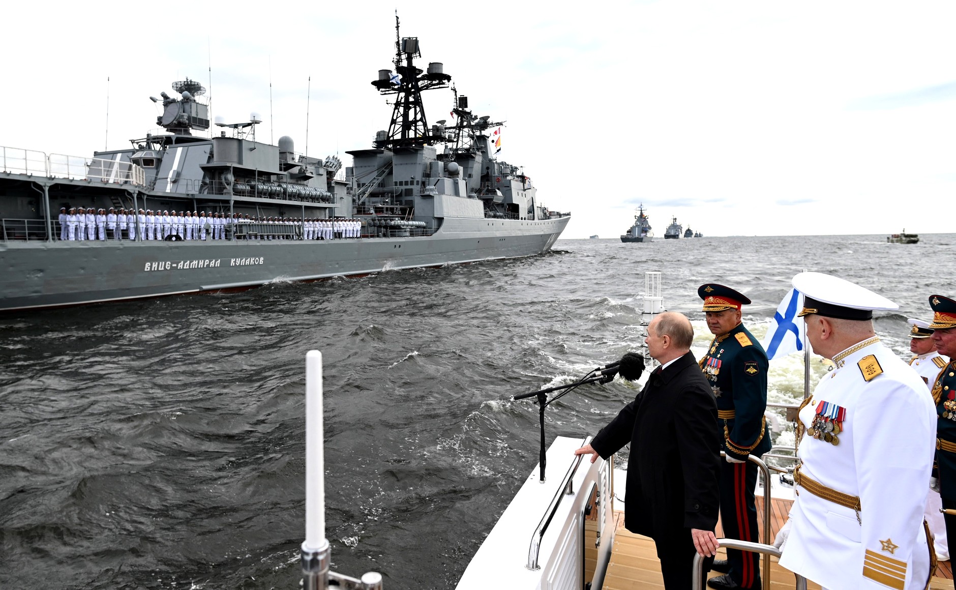Путин поздравил моряков с Днём Военно-Морского Флота