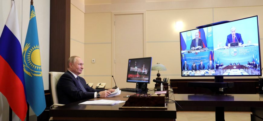 Путин и Токаев приняли участие в форуме межрегионального сотрудничества России и Казахстана