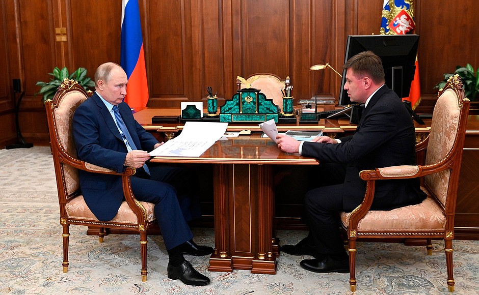 Президент провел встречу с руководителем холдинга «Вертолёты России»