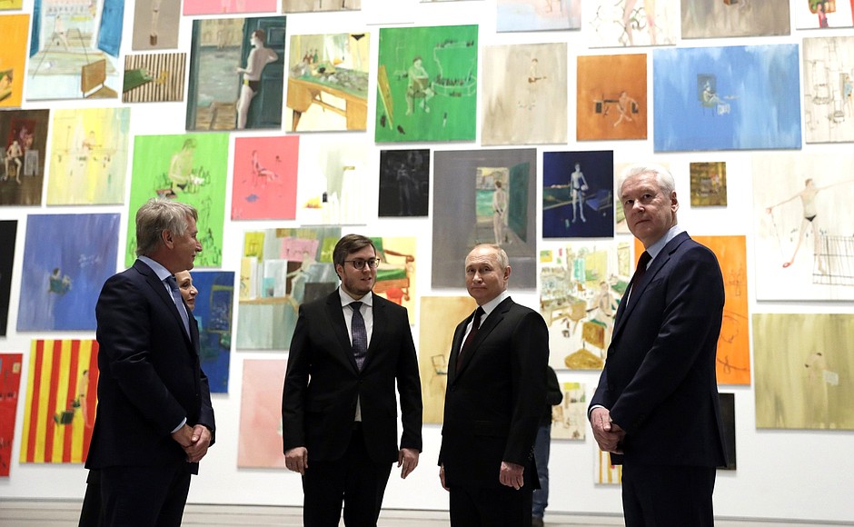Владимир Путин посетил Дом культуры «ГЭС-2»