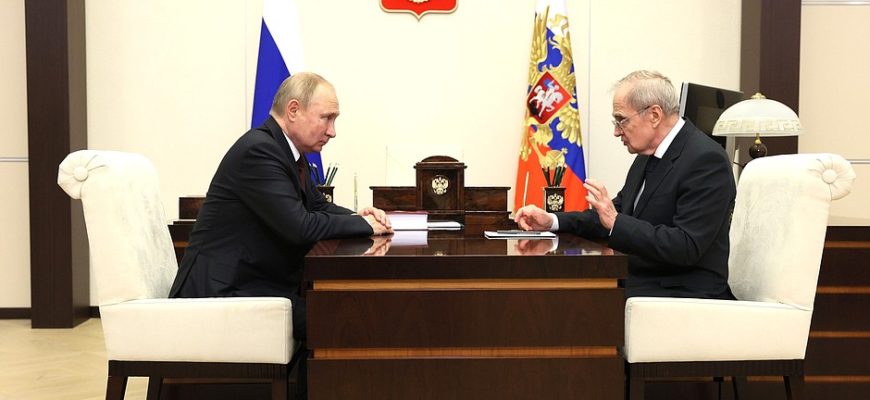 Президент провел встречу с Председателем Конституционного Суда