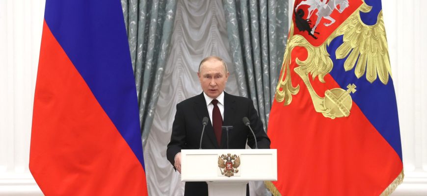 Путин вручил государственные награды