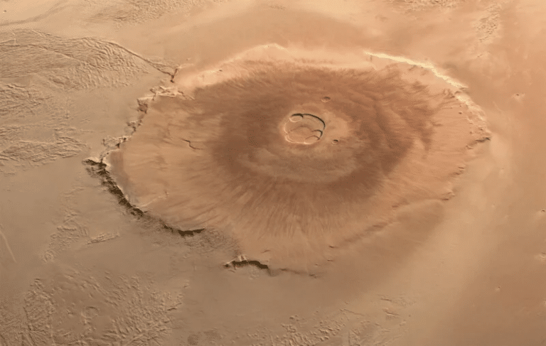 Тайна Красной планеты: 21 год назад на Марсе обнаружили большое замерзшее озеро