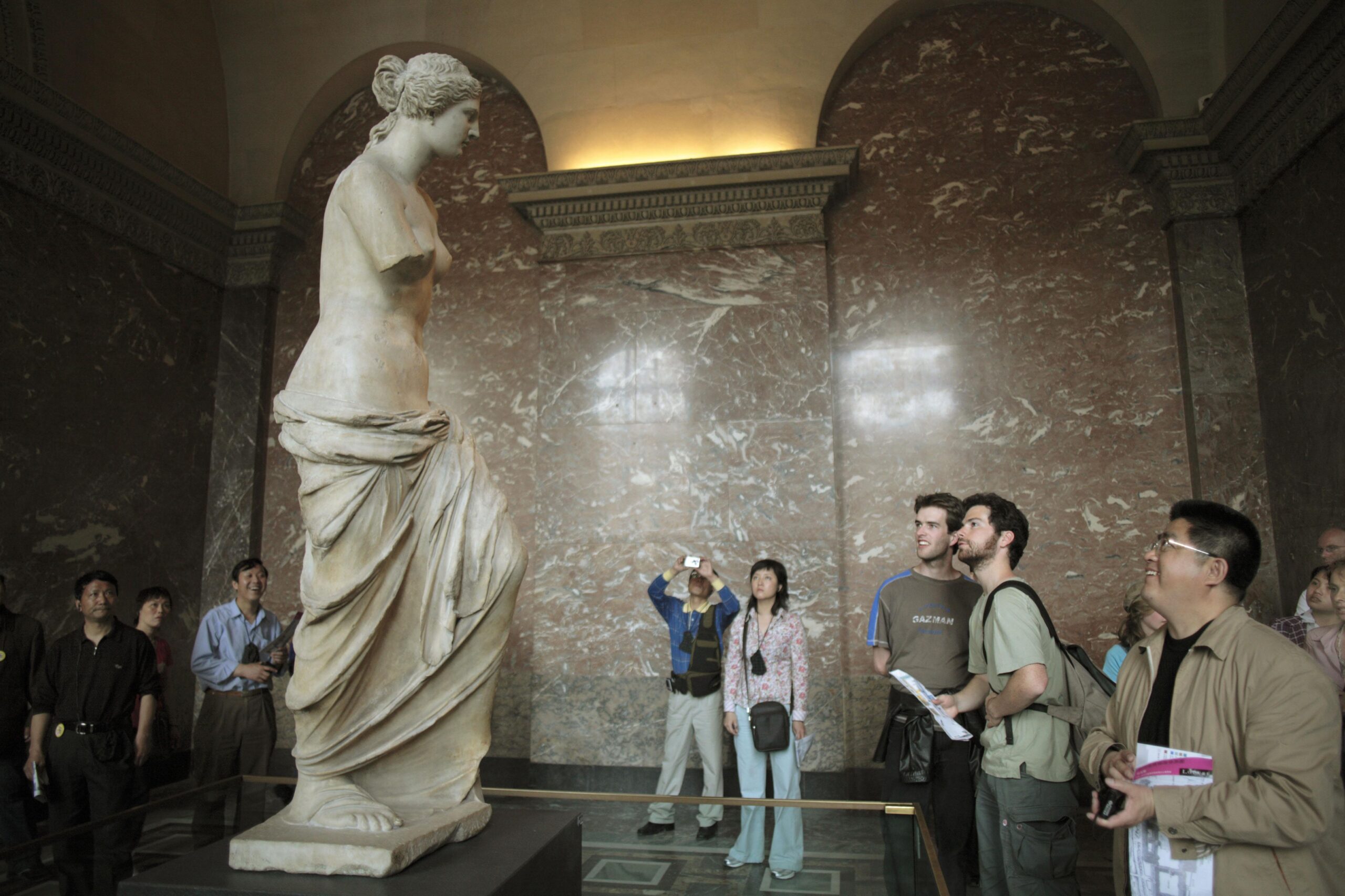 Украли не только руки: 204 года назад обнаружили статую Венеры Милосской