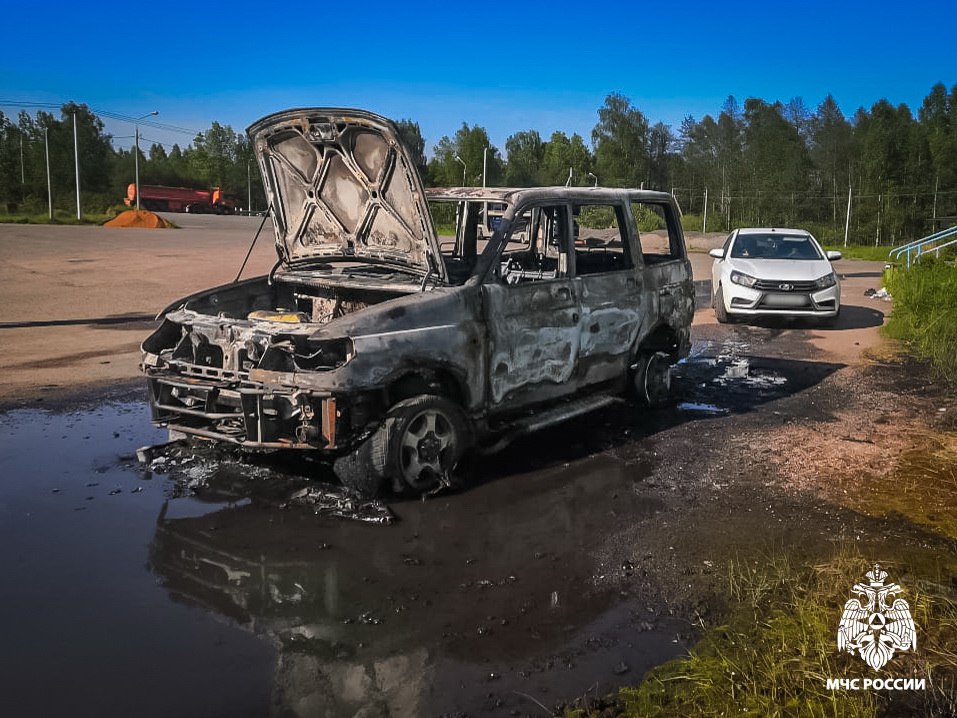 За сутки две машины сгорели на смоленских дорогах