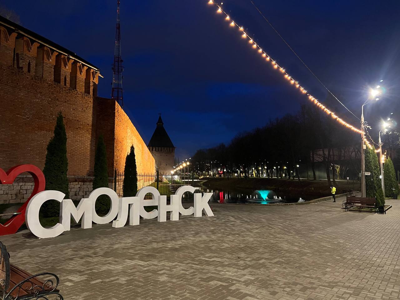 Смоленск, парк, вечер, Лопатинский сад, подсветка, крепостная стена