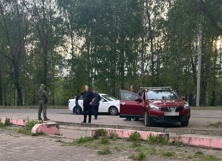 В Смоленской области сотрудник УФСИН хотел передать осужденным наркотики